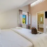 Joy - 40 M2 Heated Pool, 35 000 M2 Of Land Villa
