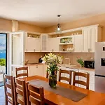 Joy - 40 M2 Heated Pool, 35 000 M2 Of Land Villa Pucisca