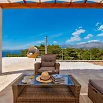 Joy - 40 M2 Heated Pool, 35 000 M2 Of Land *