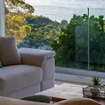 Joy - 40 M2 Heated Pool, 35 000 M2 Of Land Pucisca