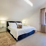 Joy - 40 M2 Heated Pool, 35 000 M2 Of Land * Pucisca
