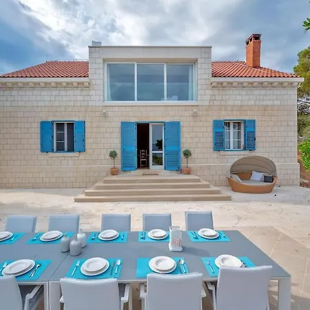 Joy - 40 M2 Heated Pool, 35 000 M2 Of Land *