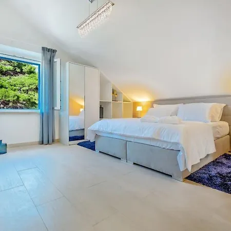 Joy - 40 M2 Heated Pool, 35 000 M2 Of Land