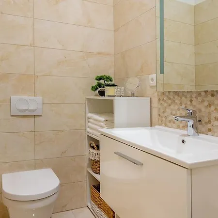 Joy - 40 M2 Heated Pool, 35 000 M2 Of Land Pucisca