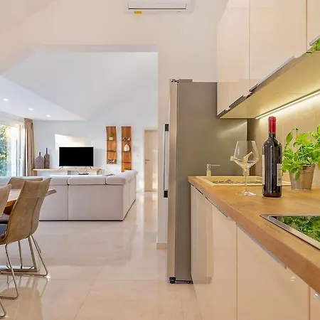 Villa Joy - 40 M2 Heated Pool, 35 000 M2 Of Land *