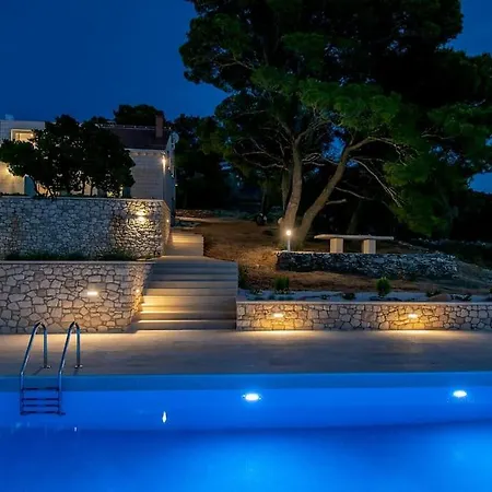 Joy - 40 M2 Heated Pool, 35 000 M2 Of Land Villa Pucisca